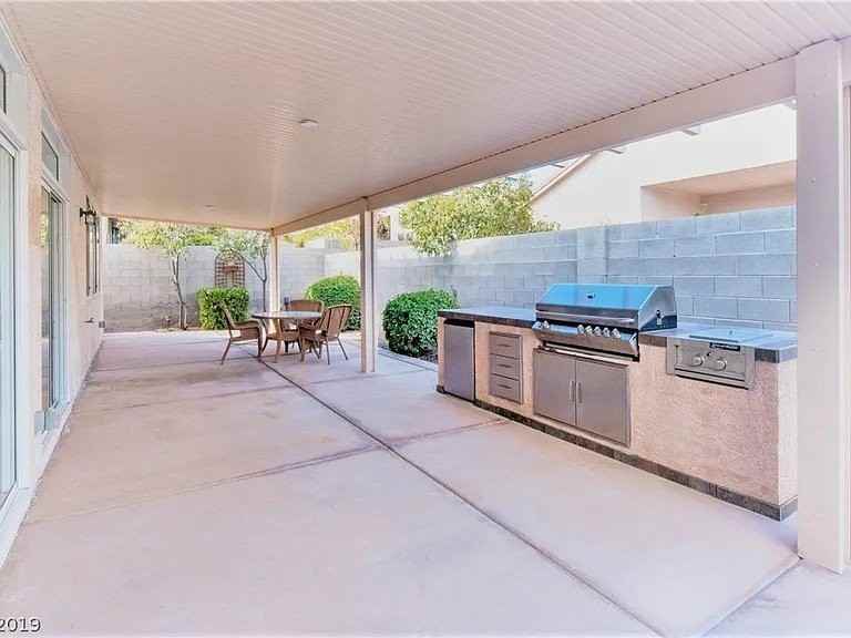 8924 Wolf Dancer Ave - Photo 4 of 20