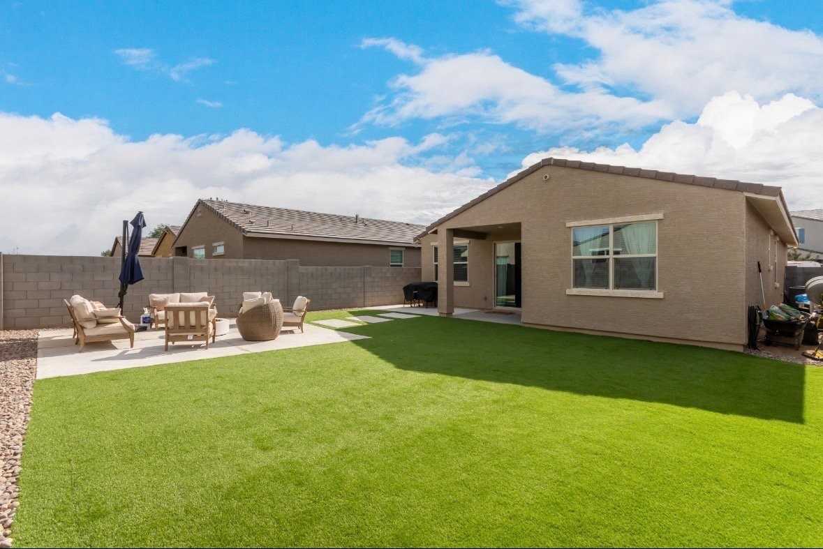 12554 W Candelaria Dr - Photo 3 of 10