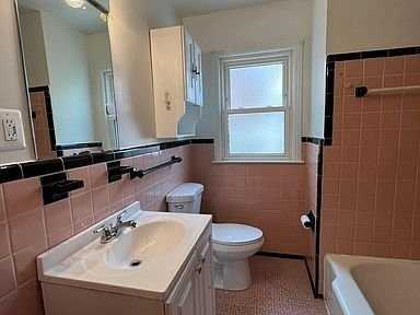 20292 Roscommon St - Photo 2 of 5