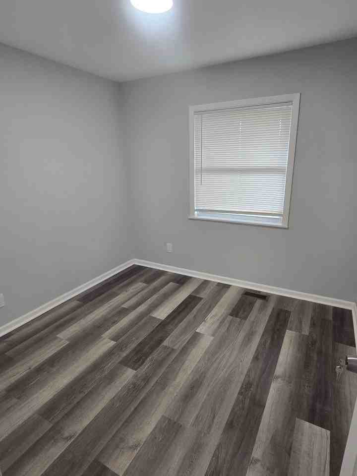 101 S Sycamore Ln - Photo 7 of 13