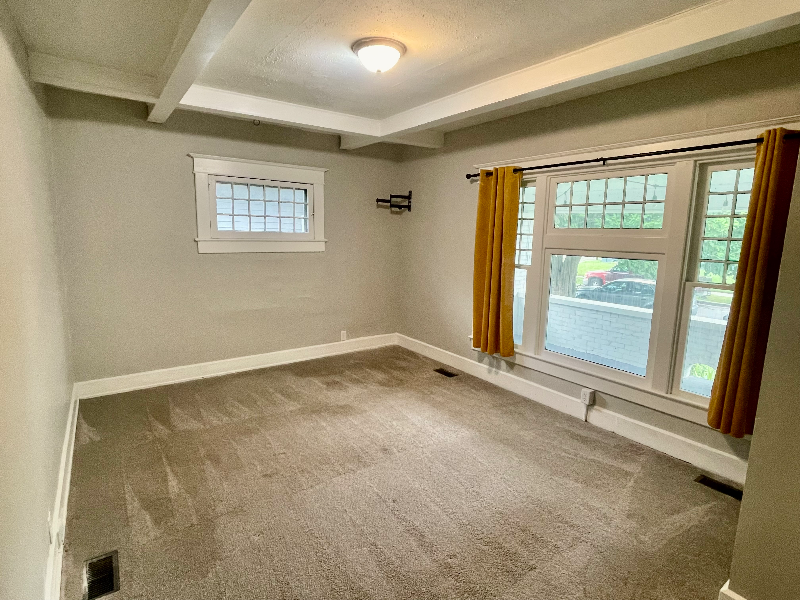 4026 Graceland Ave - Photo 4 of 20