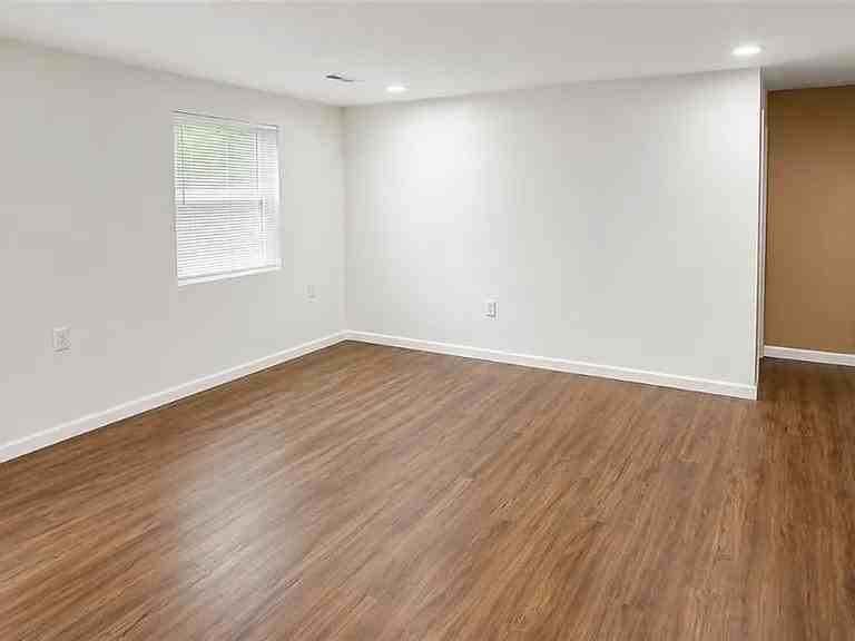 2823 Revels Ave - Photo 4 of 13