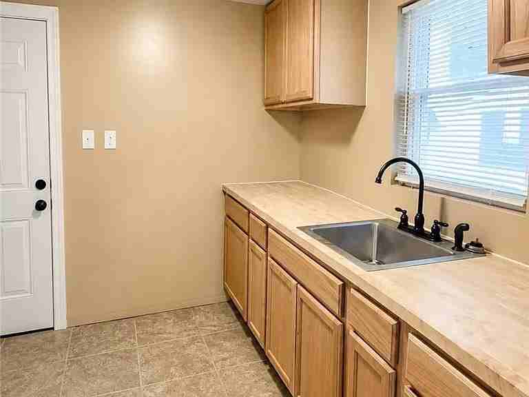 2823 Revels Ave - Photo 6 of 13