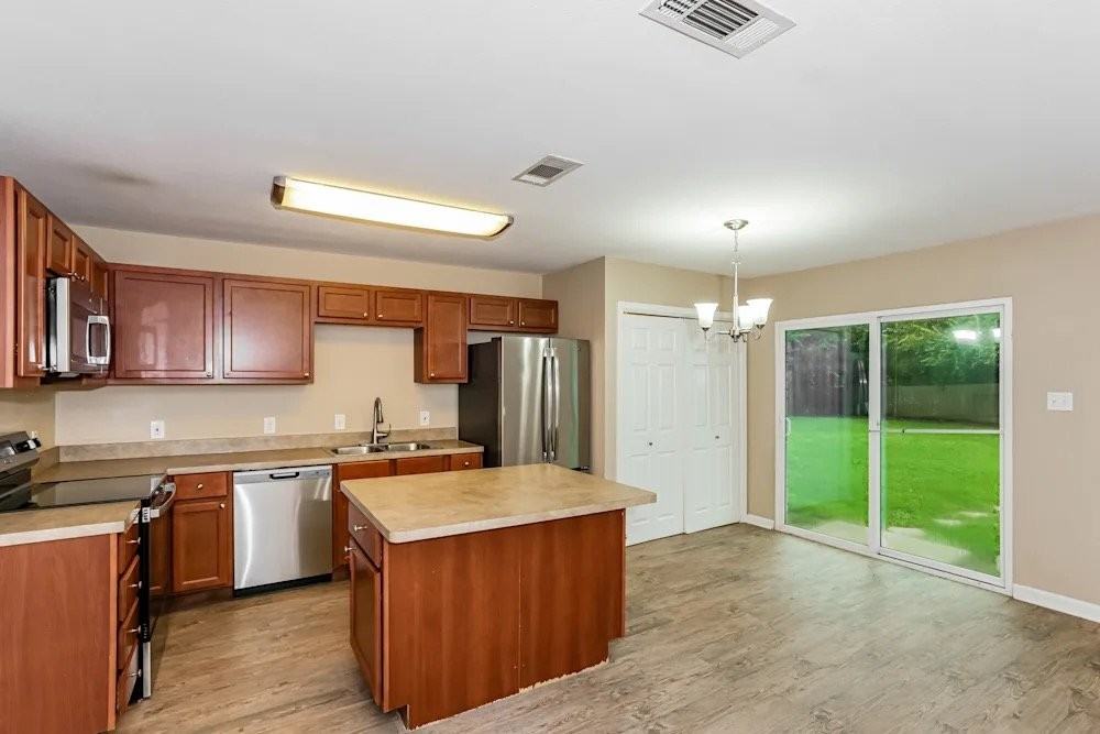 2309 Tallowood Ct - Photo 2 of 11