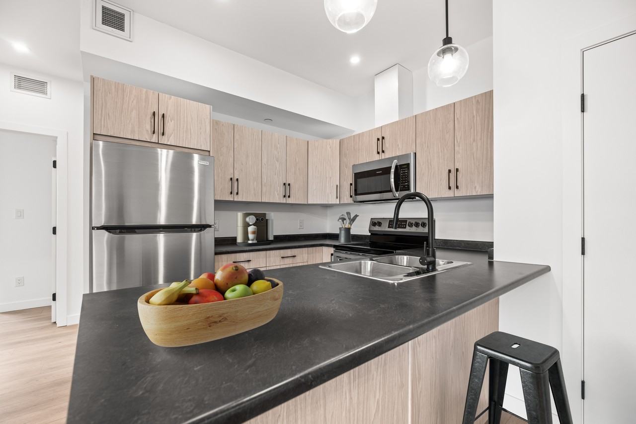225 Peguis Street - Photo 2 of 34