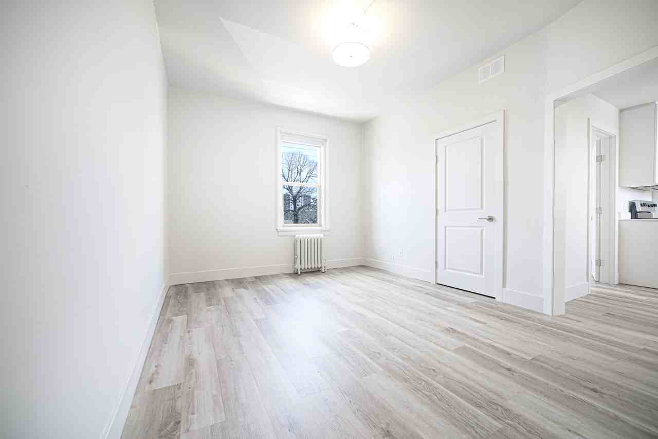 247 Young Street - Photo 5 of 24