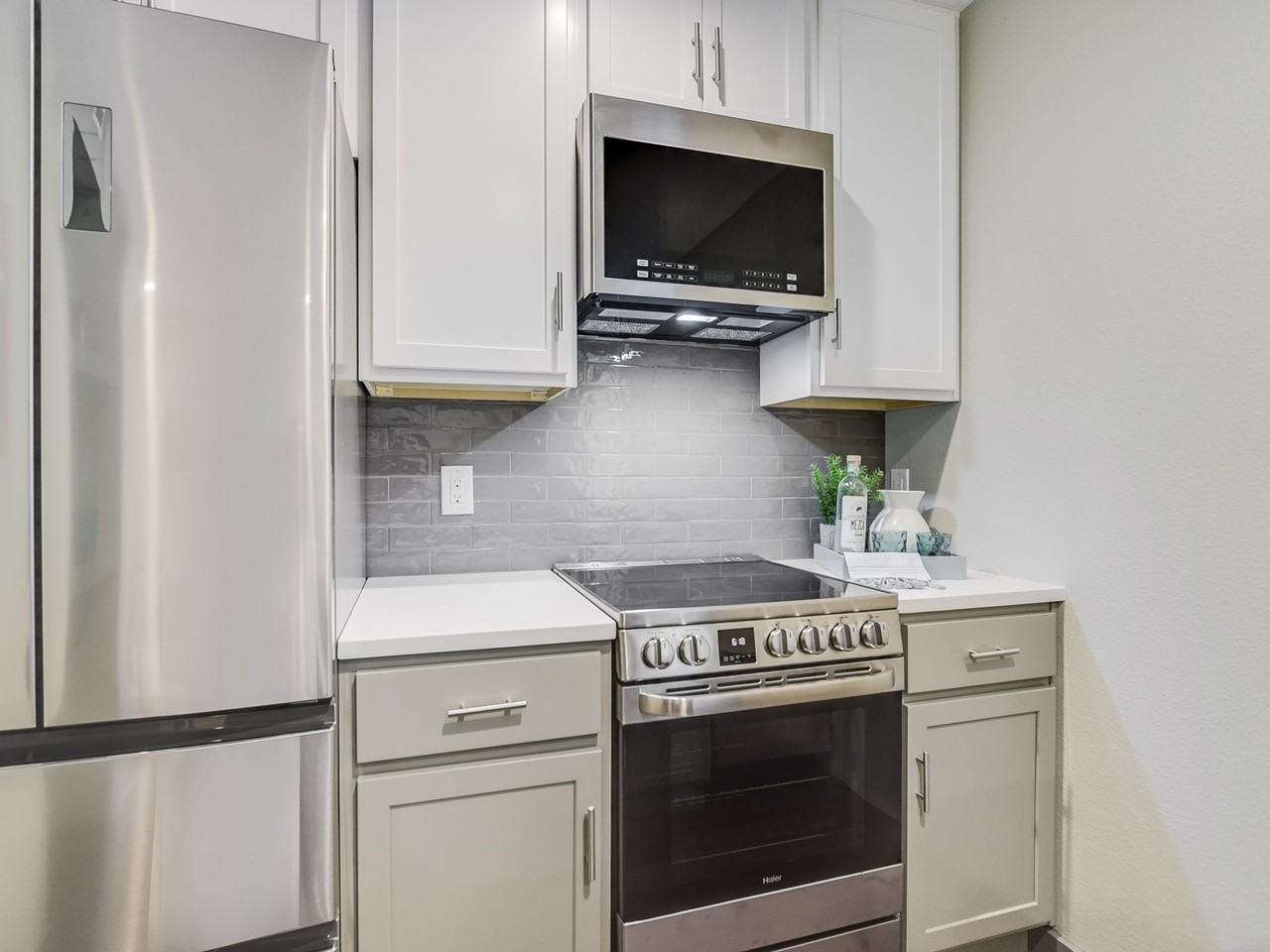 Simple Lease. Exceptional Location. Extensively Renovated Product - Photo 3 of 10