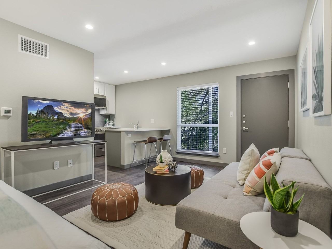 Simple Lease. Exceptional Location. Extensively Renovated Product - Photo 4 of 10