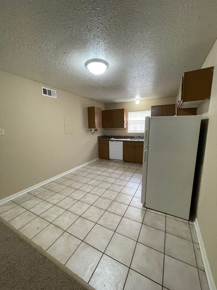 40del - Photo 2 of 35