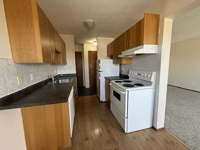 10210 106 Ave Nw - Photo 3 of 14