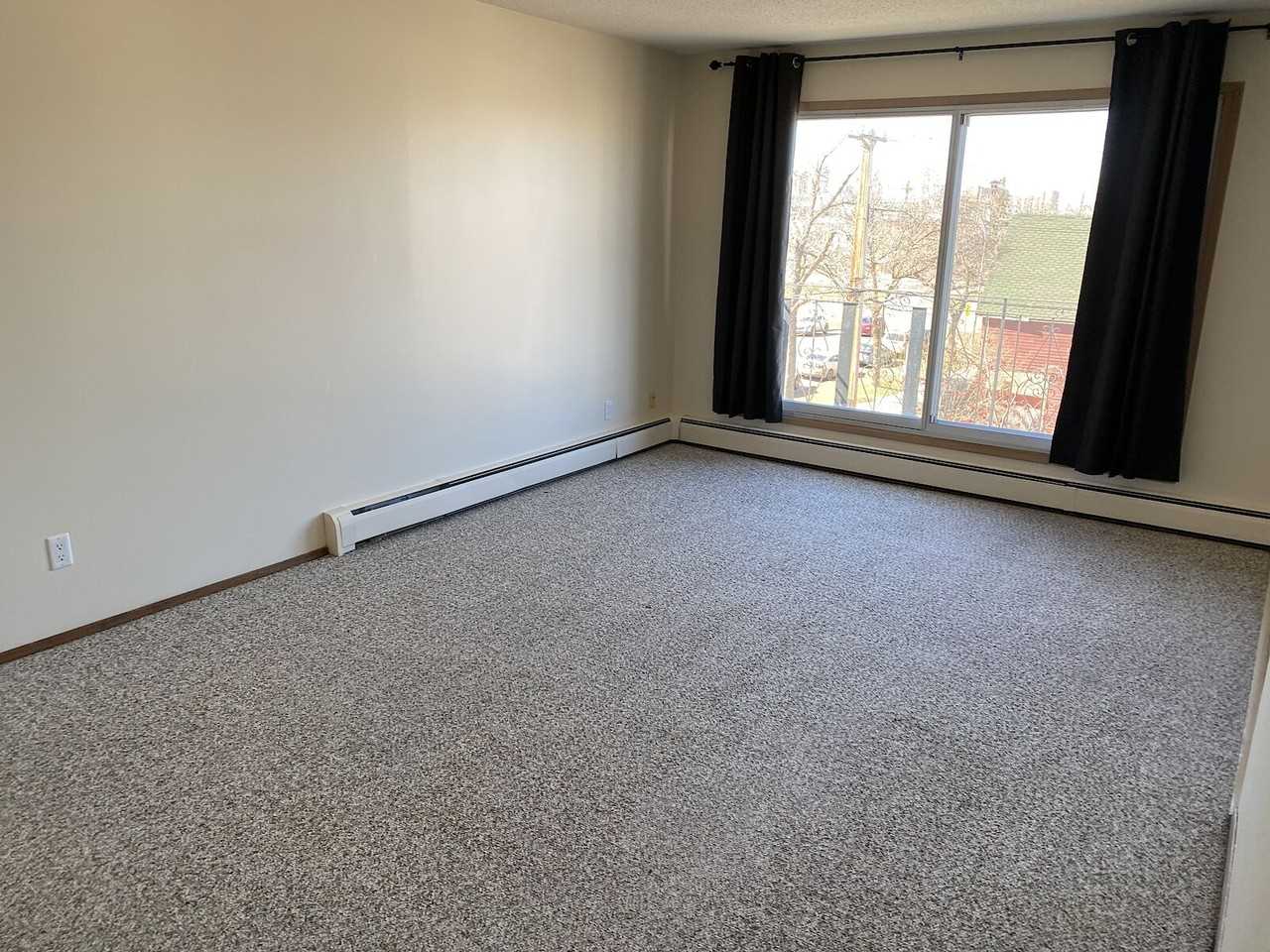 10210 106 Ave Nw - Photo 5 of 14