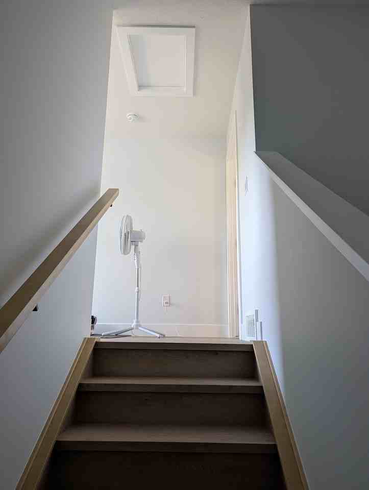 1624 - 1624 19 Avenue Nw - Photo 2 of 14