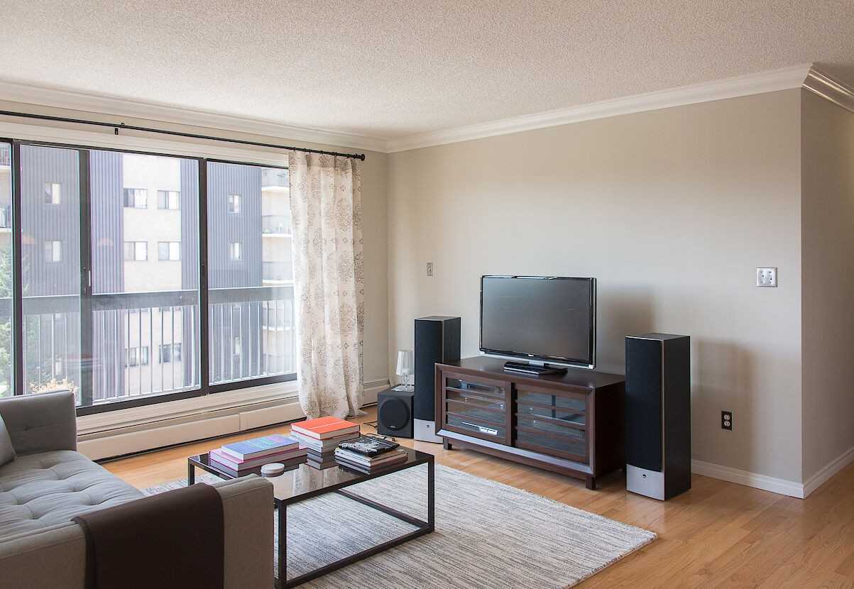 1033 15 Ave Sw - Photo 3 of 13