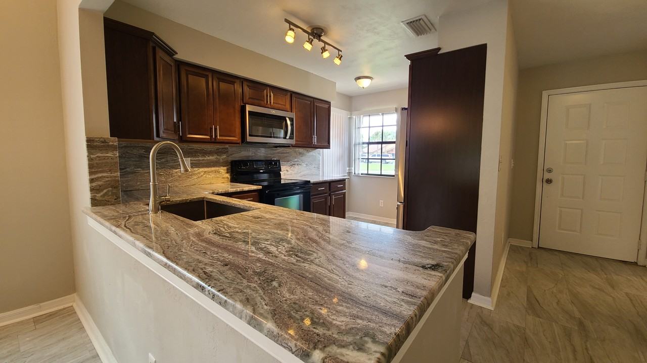 945 Stonybrook Cir #NA - Photo 2 of 32