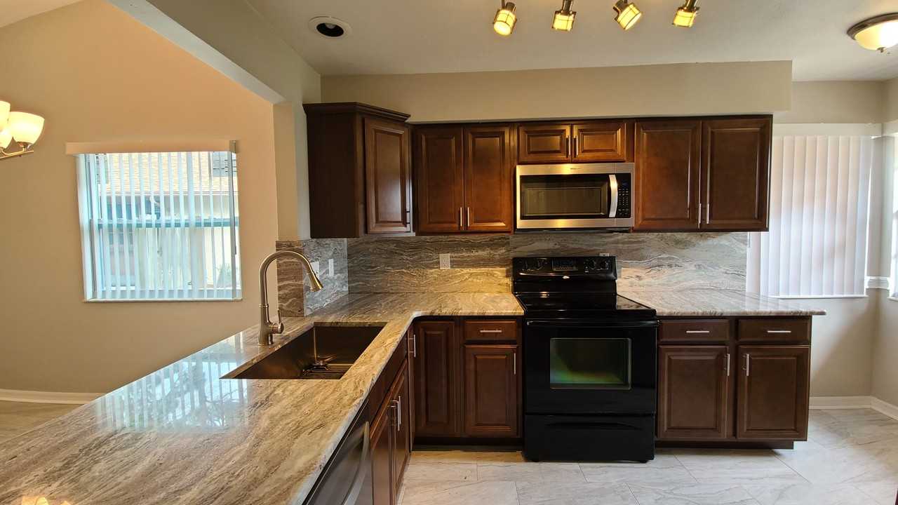 945 Stonybrook Cir #NA - Photo 5 of 32