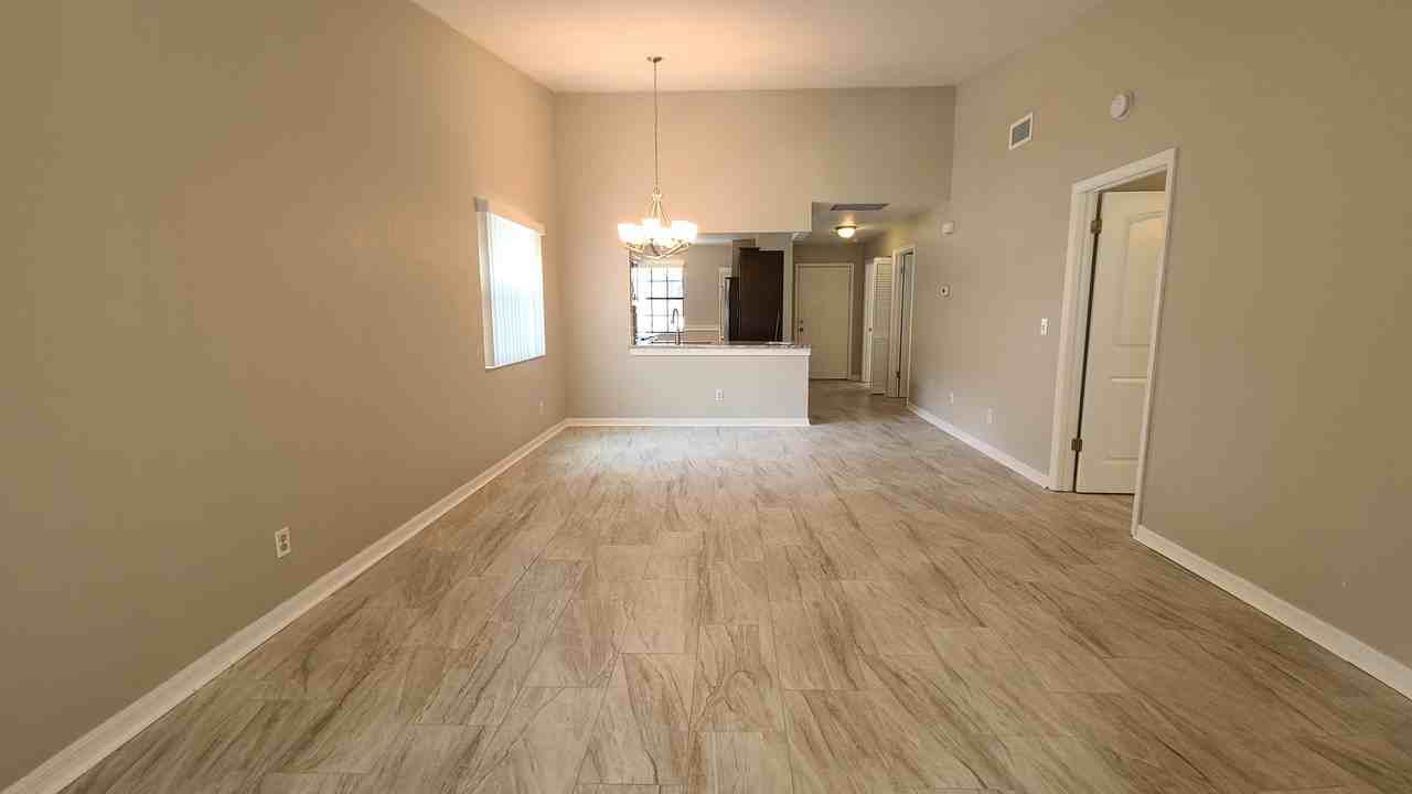 945 Stonybrook Cir #NA - Photo 6 of 32