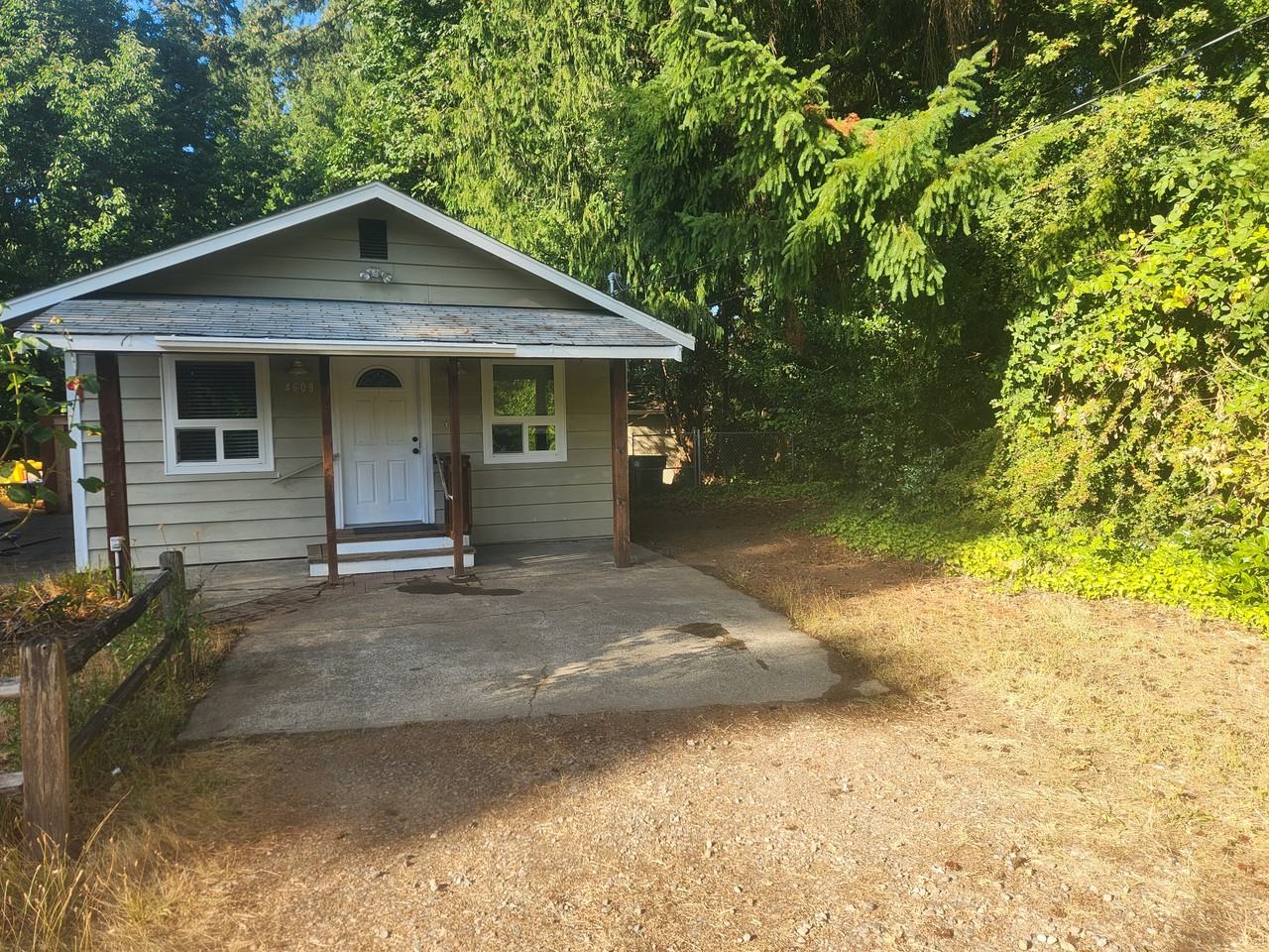 4608 15th Ave Ne #NA - Photo 2 of 12