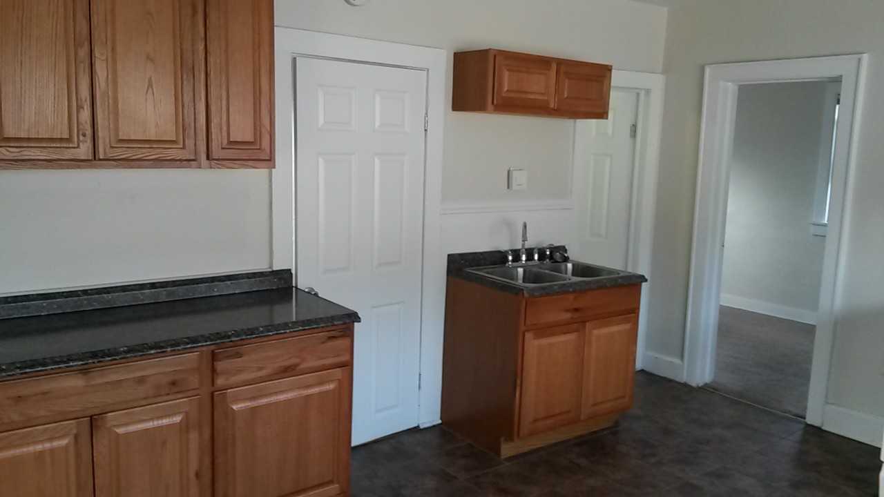 2614 S Clement Ave - Photo 2 of 9