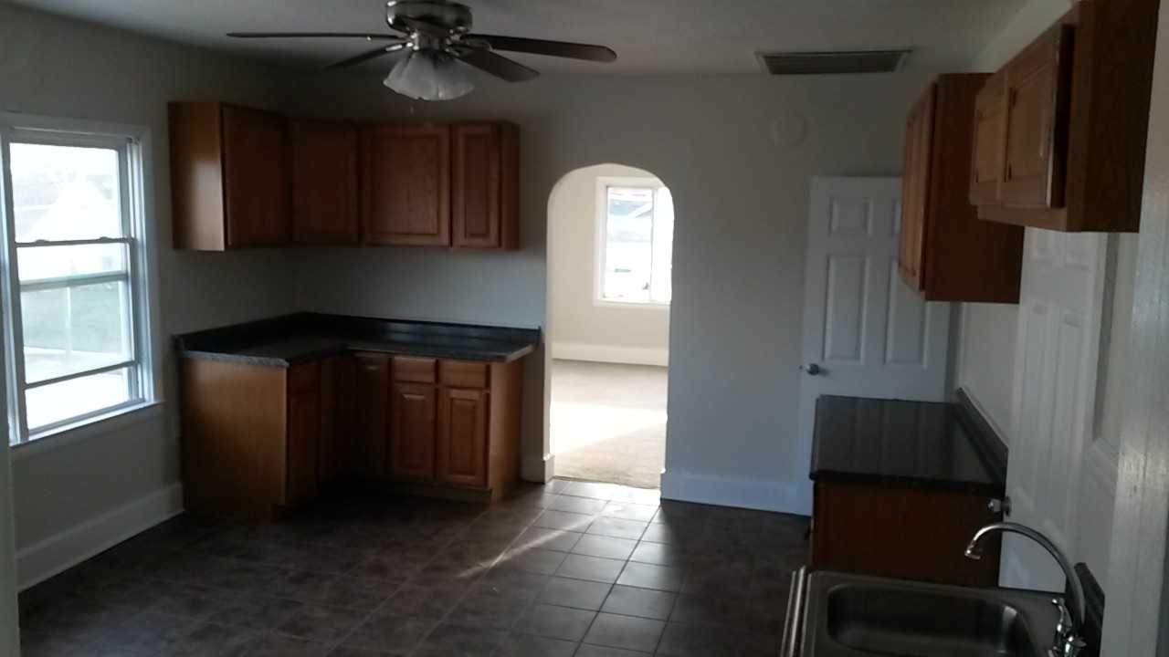 2614 S Clement Ave - Photo 3 of 9