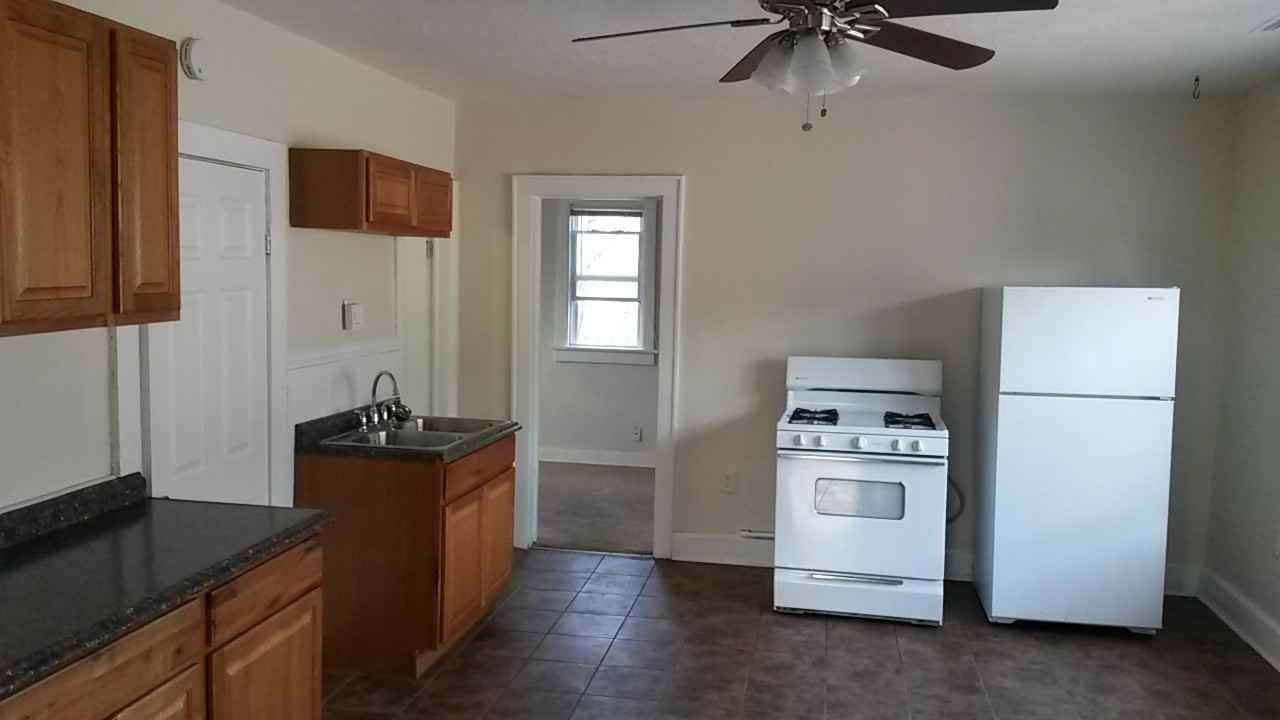 2614 S Clement Ave - Photo 4 of 9