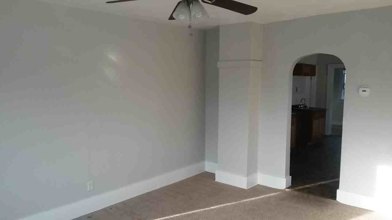 2614 S Clement Ave - Photo 5 of 9
