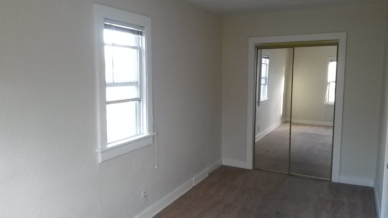 2614 S Clement Ave - Photo 6 of 9