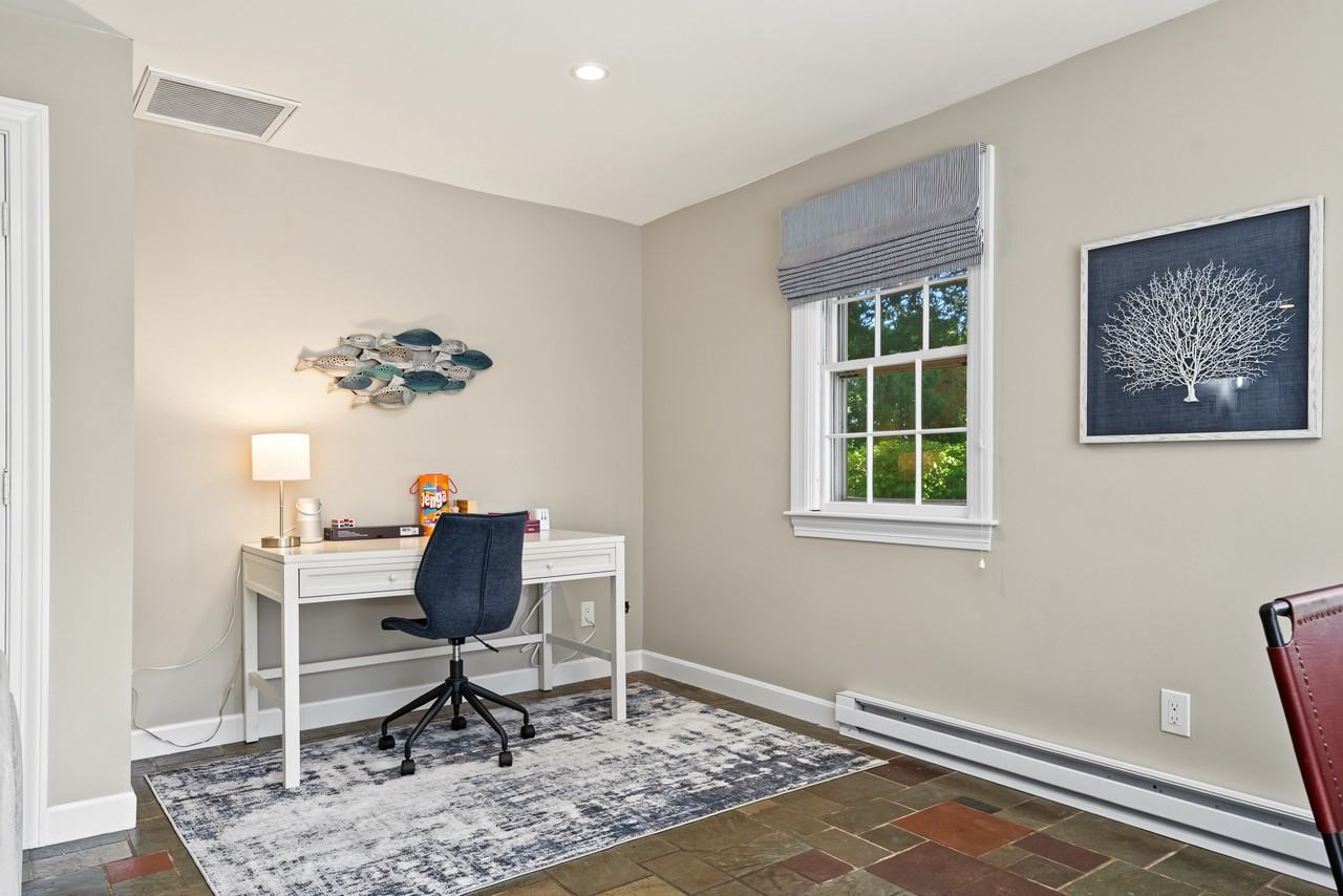397 Gibbs Ave #B - Photo 6 of 11