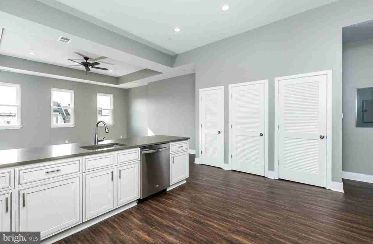 320 S Highland Ave #2 - Photo 3 of 15
