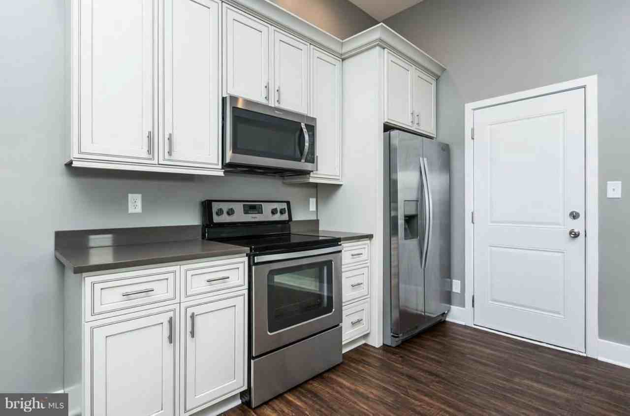 320 S Highland Ave #2 - Photo 6 of 15