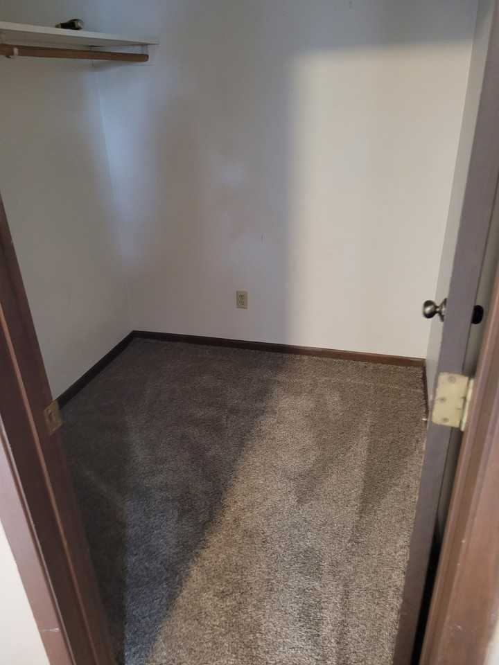 230 E Columbia St #4 - Photo 2 of 6