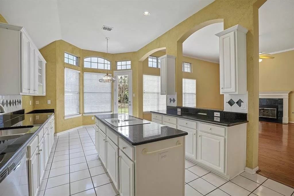 3420 Devonshire Ct #NA - Photo 3 of 10
