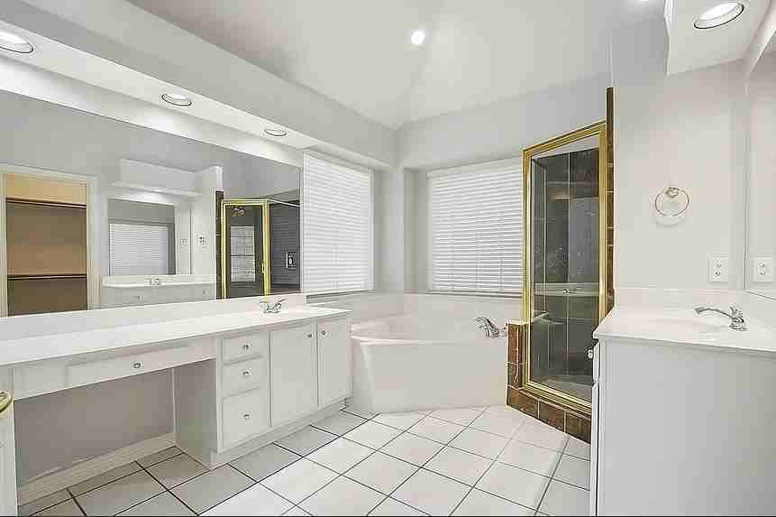3420 Devonshire Ct #NA - Photo 4 of 10