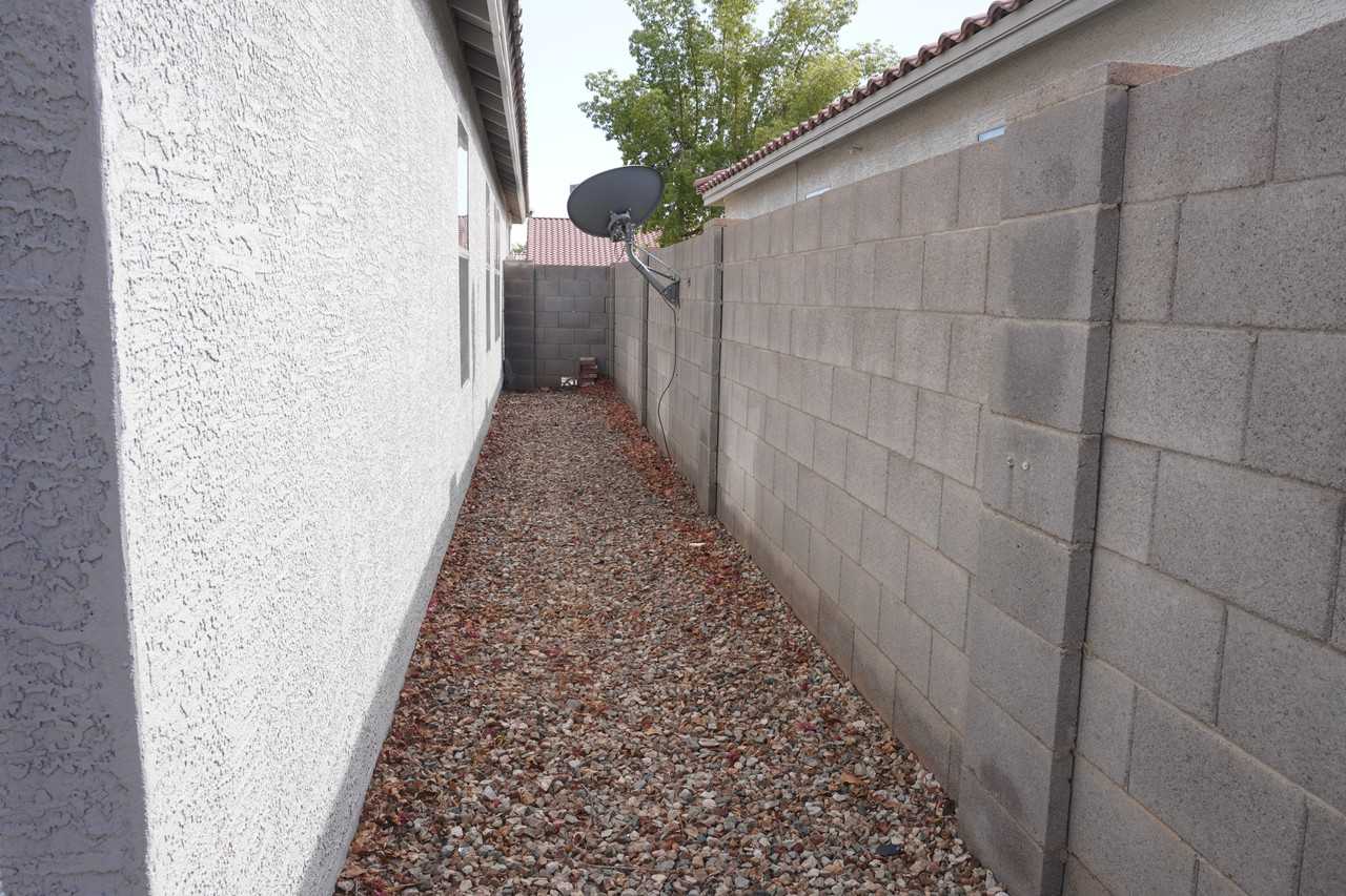 15784 W Crocus Dr #NA - Photo 7 of 18