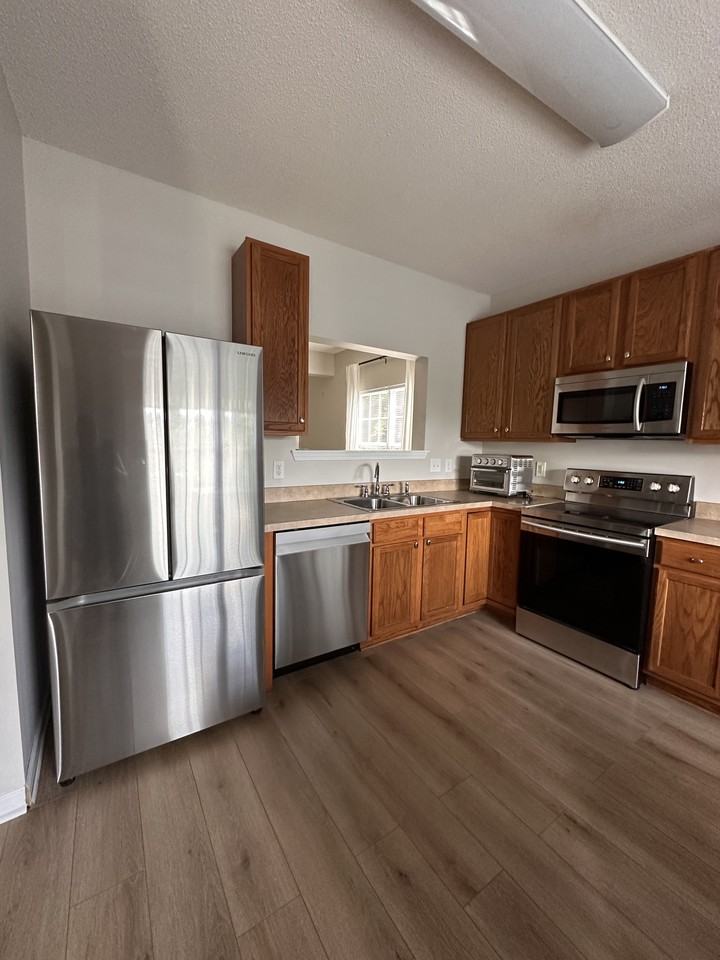 144 Queensberry Ct #144 - Photo 2 of 20