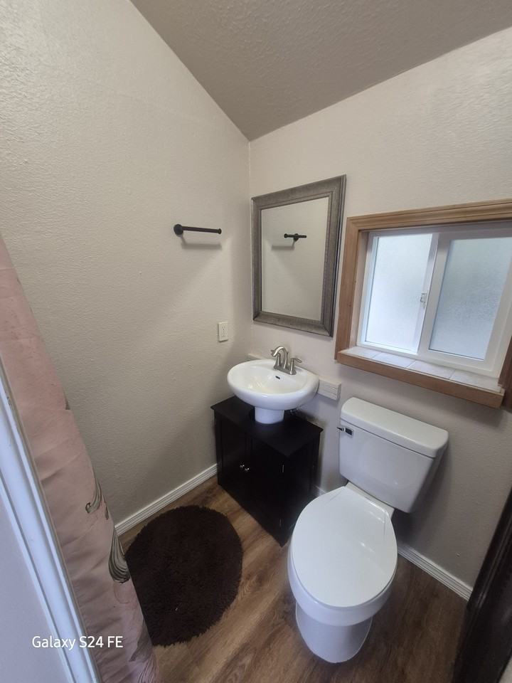 1803 Se 14th St #1 - Photo 4 of 4
