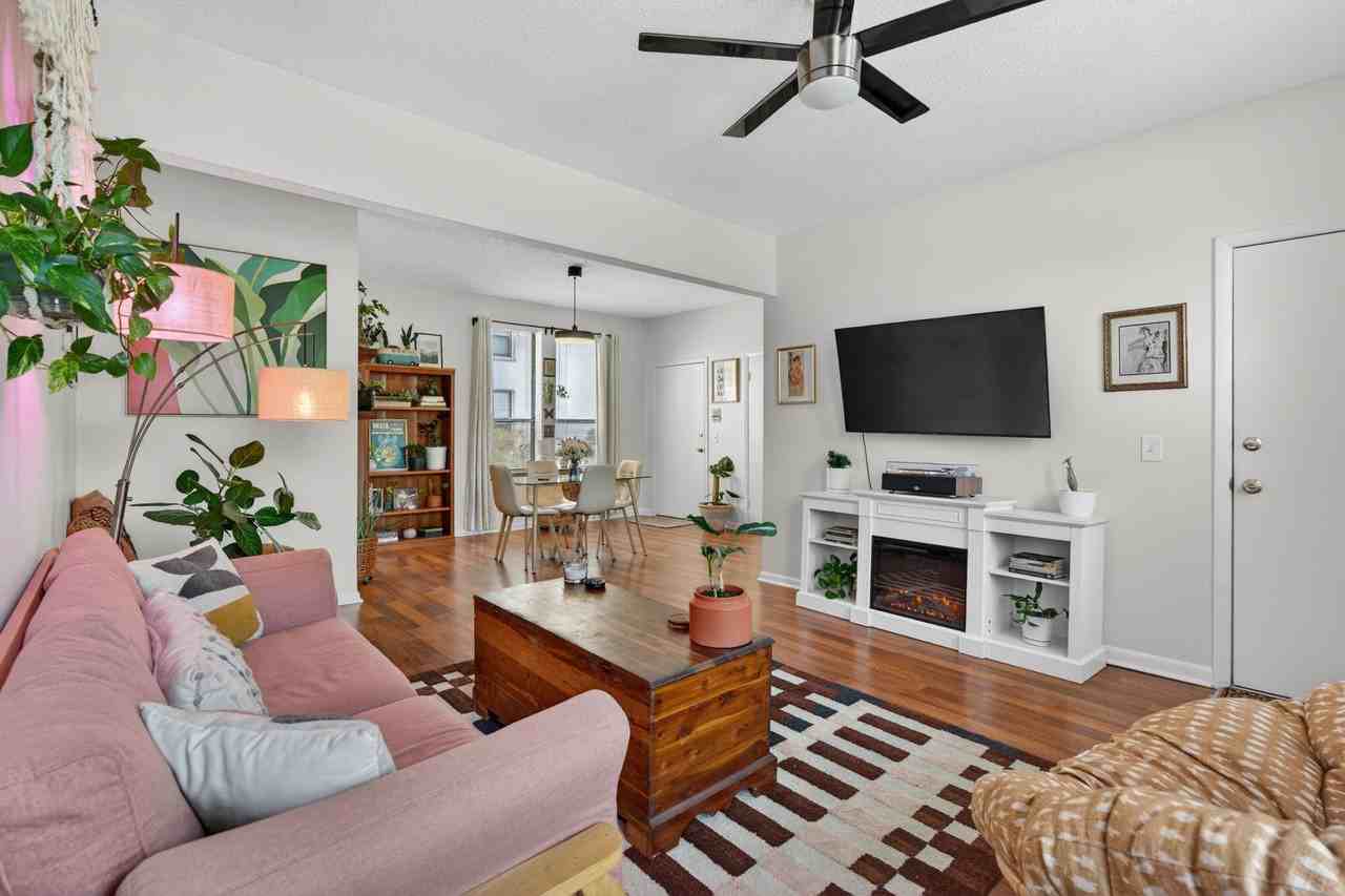 2545 Oak St #13 - Photo 4 of 27