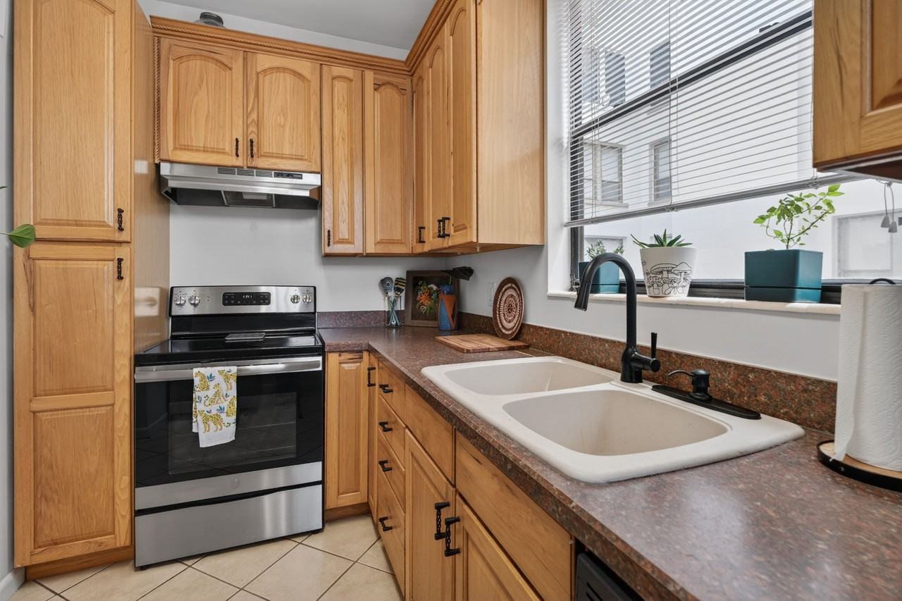 2545 Oak St #13 - Photo 7 of 27