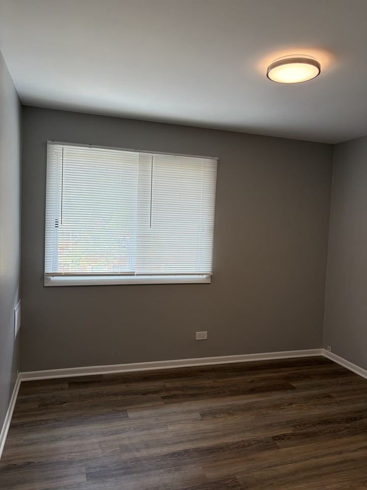 880 N Lakeside Dr #3C - Photo 3 of 18