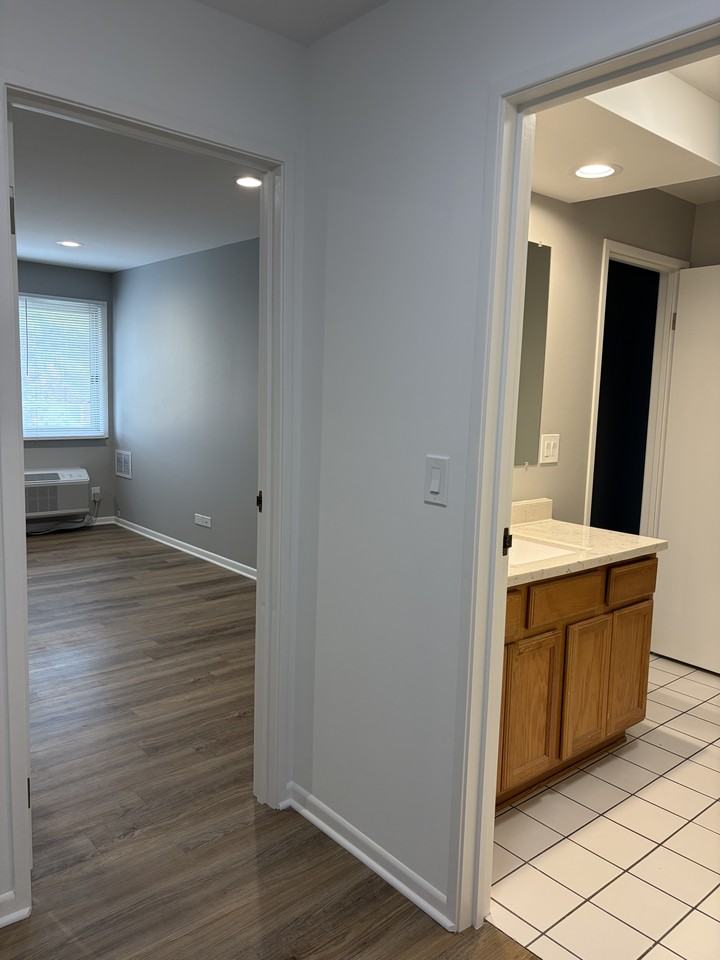 880 N Lakeside Dr #3C - Photo 5 of 18