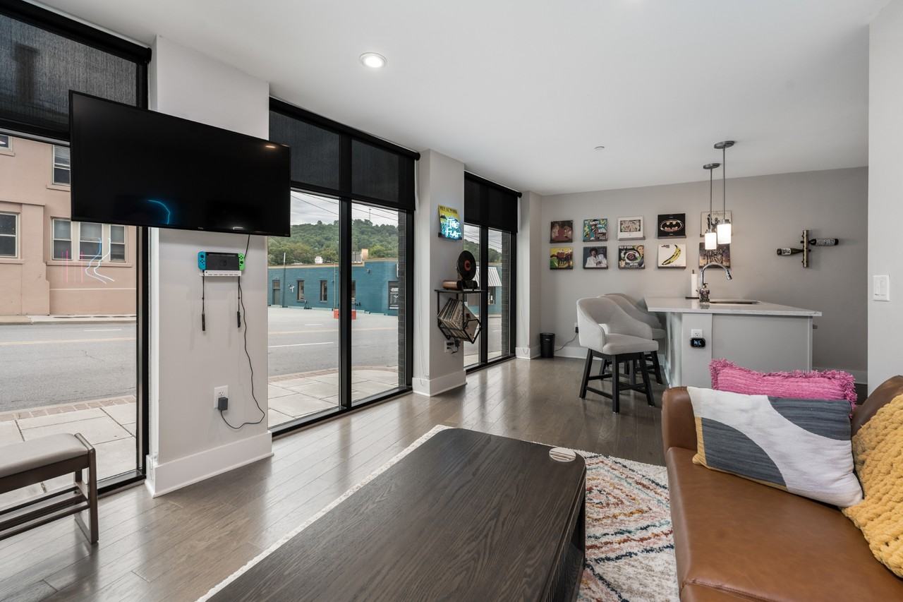 154 Biltmore Ave #101 - Photo 4 of 26