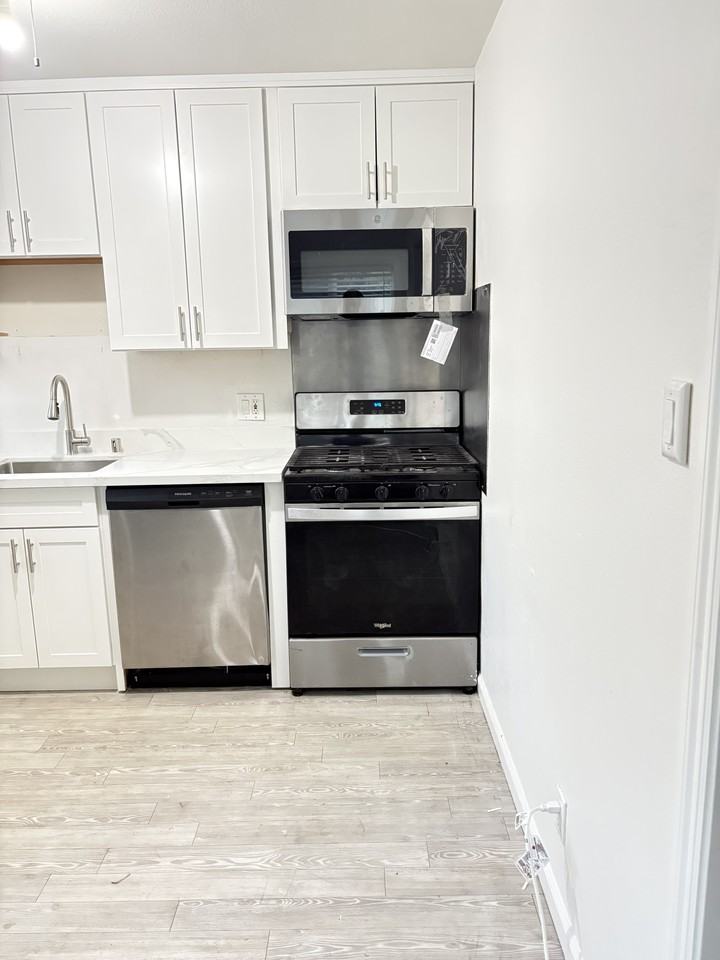 545 Rollins Rd #NA - Photo 3 of 19