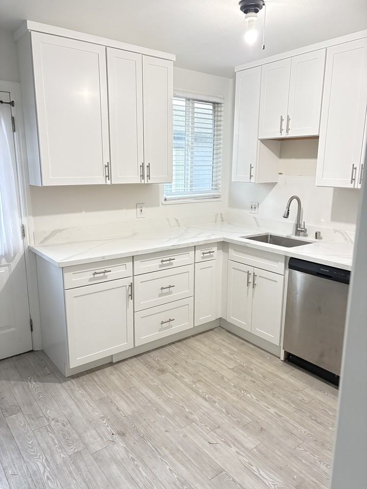 545 Rollins Rd #NA - Photo 5 of 19