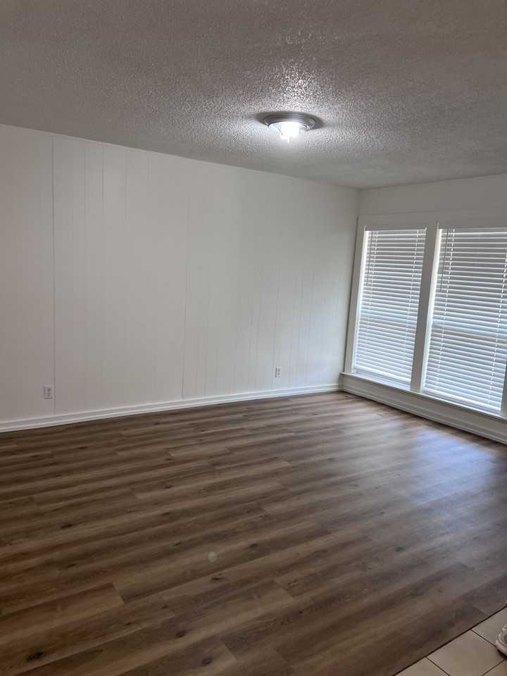 128 N 26th St #B - Photo 2 of 13