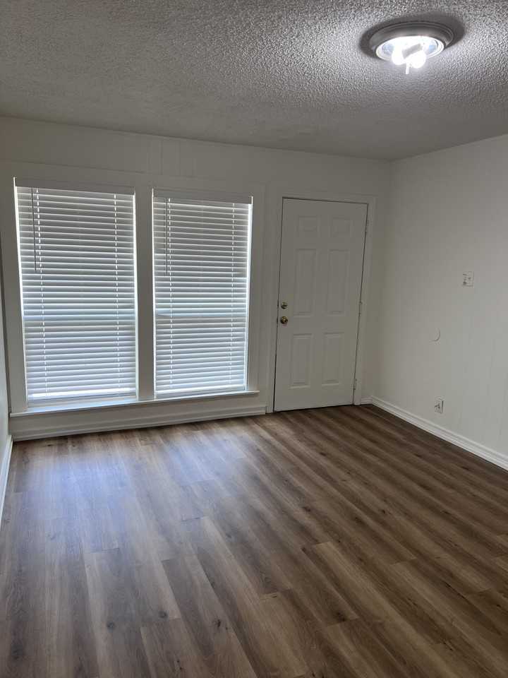 128 N 26th St #B - Photo 3 of 13