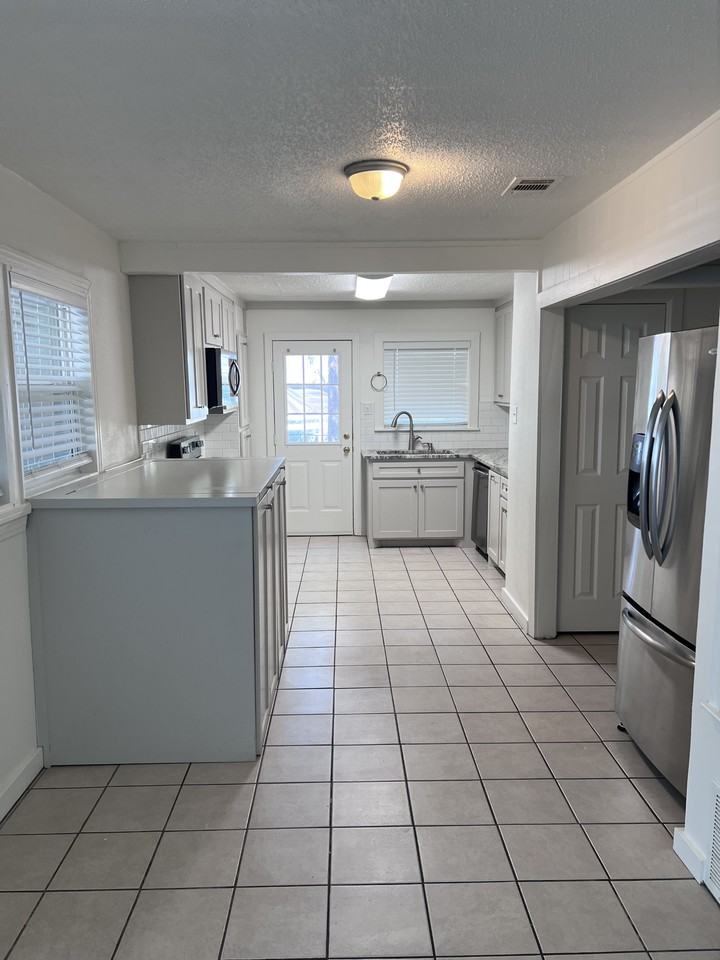 128 N 26th St #B - Photo 4 of 13