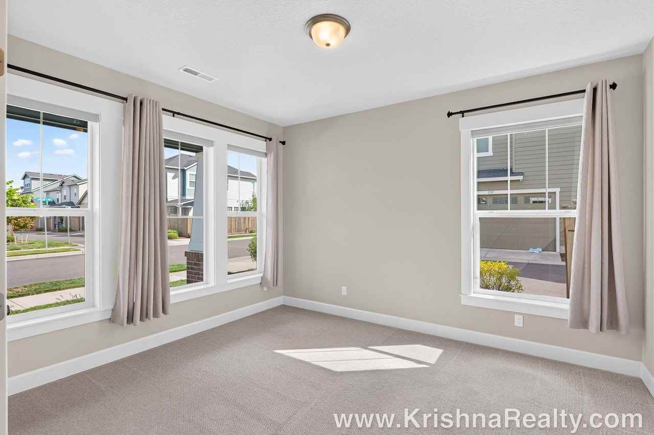 3979 Se 68th Ave - Photo 2 of 28