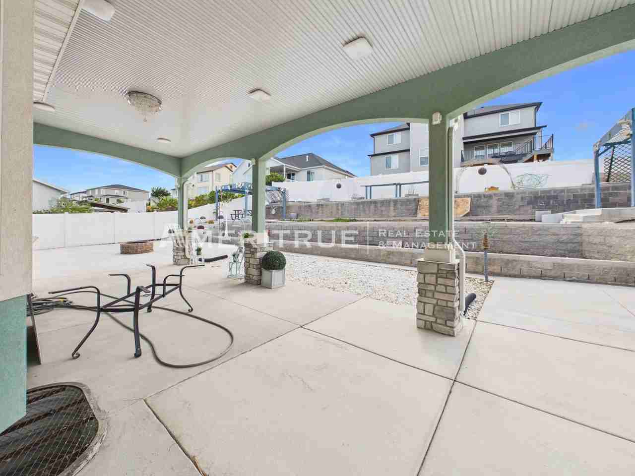 2877 S Greenhead Dr - Photo 6 of 50