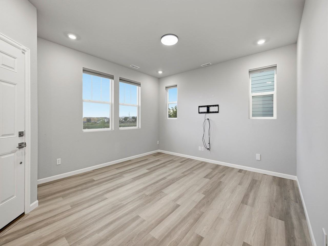 2135 Arborwood Ln - Photo 4 of 17