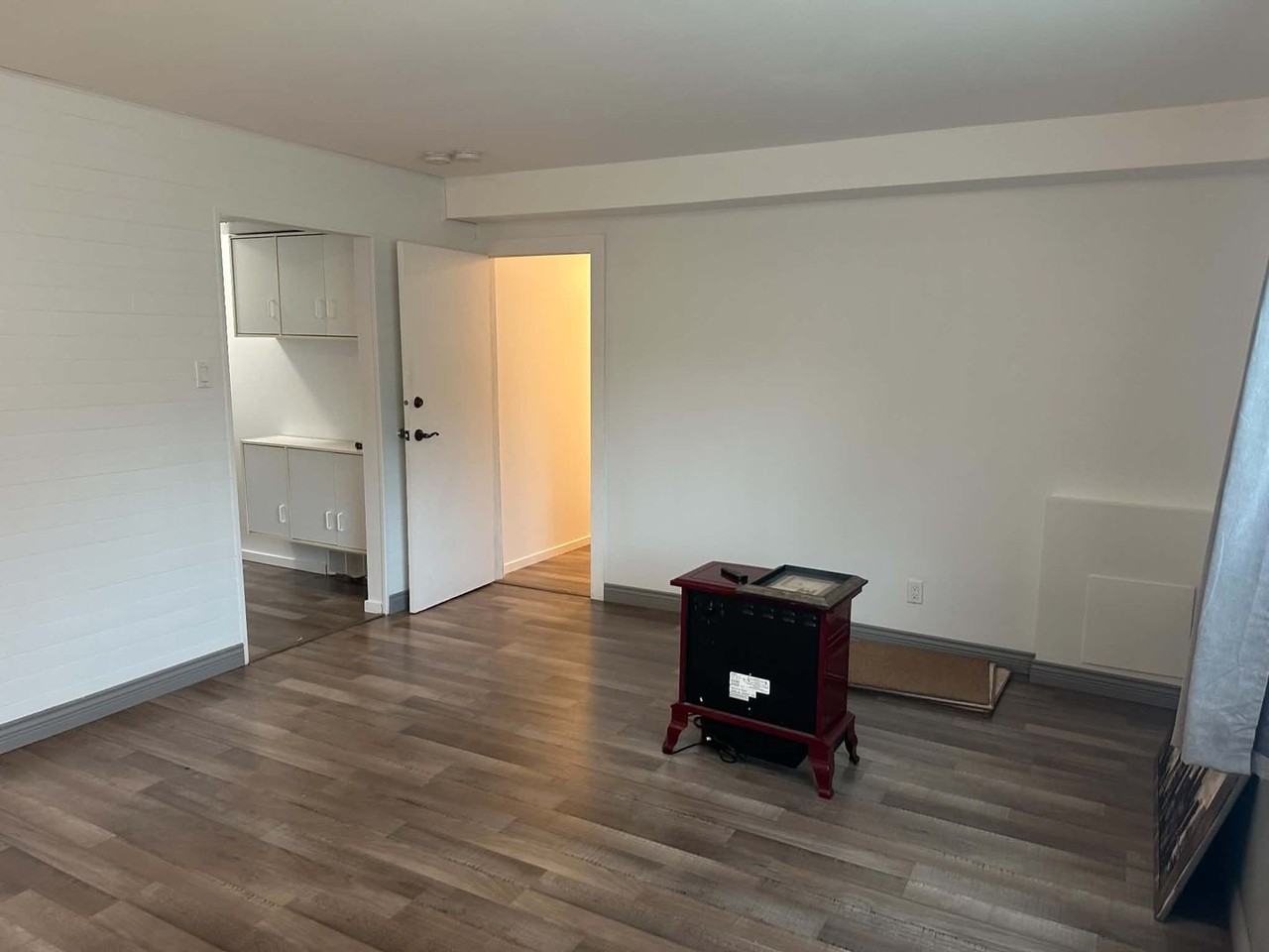 5087 205a St - Photo 2 of 12