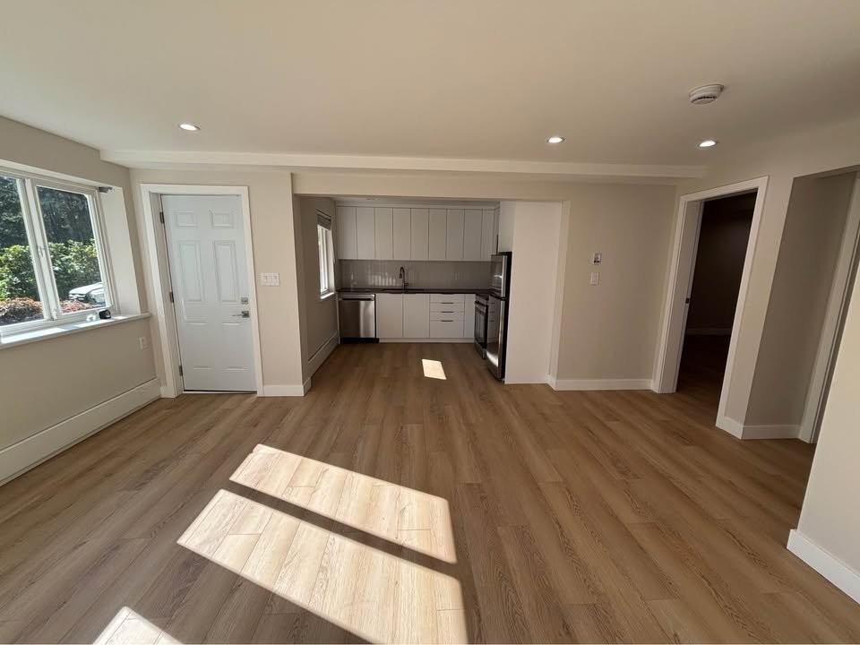 2422 Hyannis Dr - Photo 2 of 11